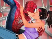 Spiderman Kissing 2